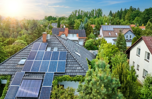 Investir dans les panneaux solaires hybrides en 2024 : Guide des aides financières