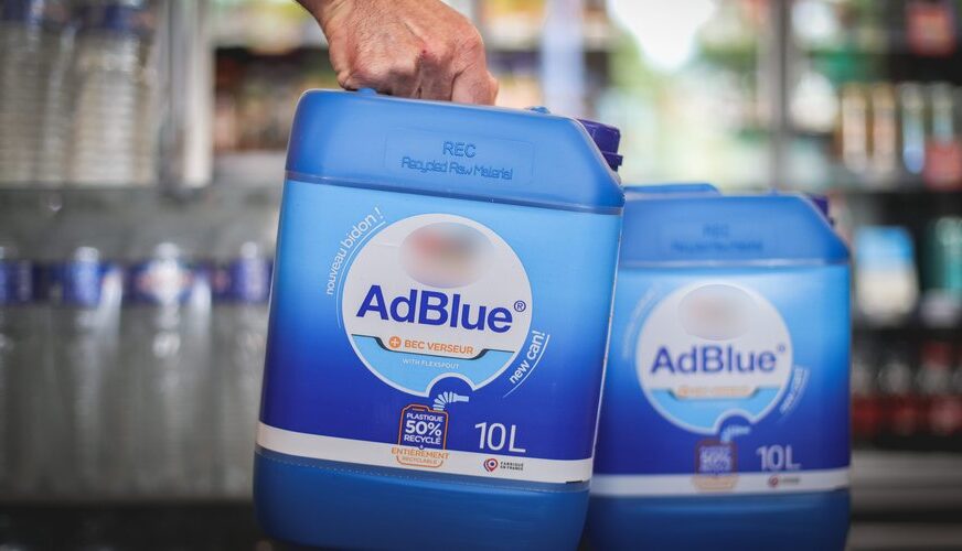 Utiliser l’AdBlue comme désherbant : Guide complet et précautions